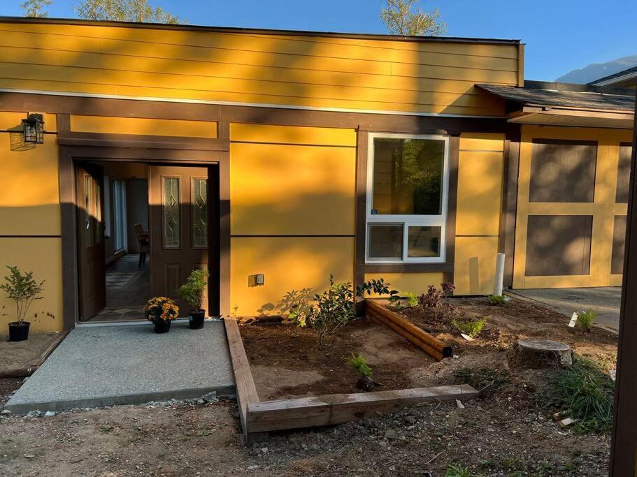 Country Home, Sleeps 6 Pets Friendly Port Alberni Exterior photo