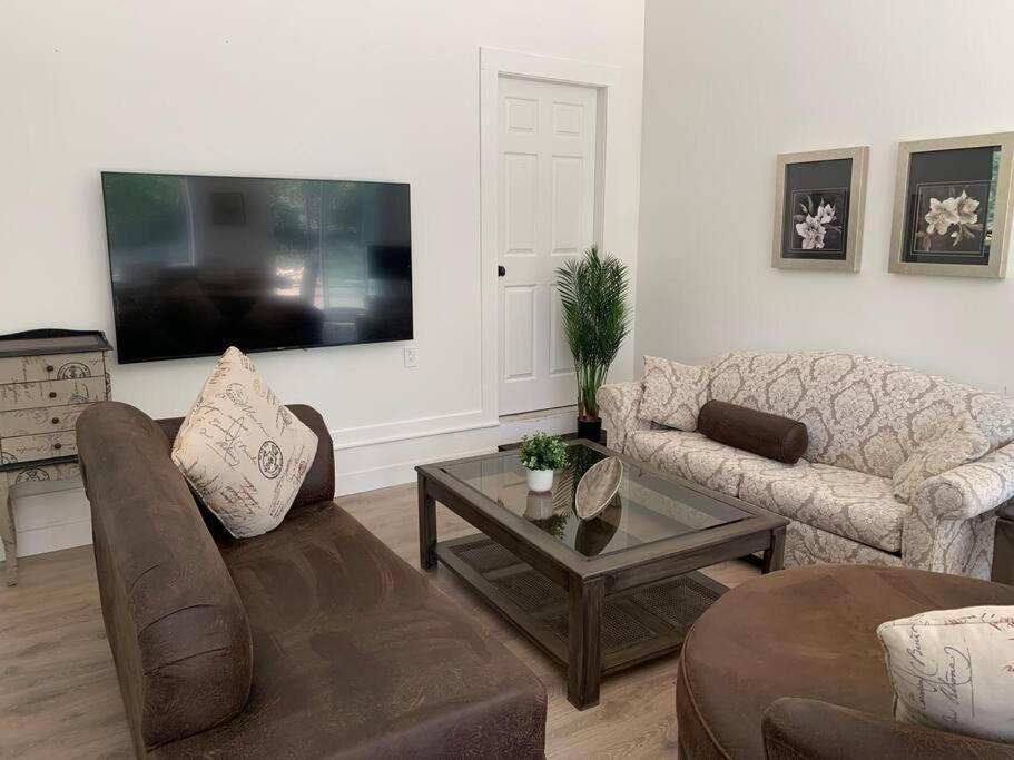 Country Home, Sleeps 6 Pets Friendly Port Alberni Exterior photo